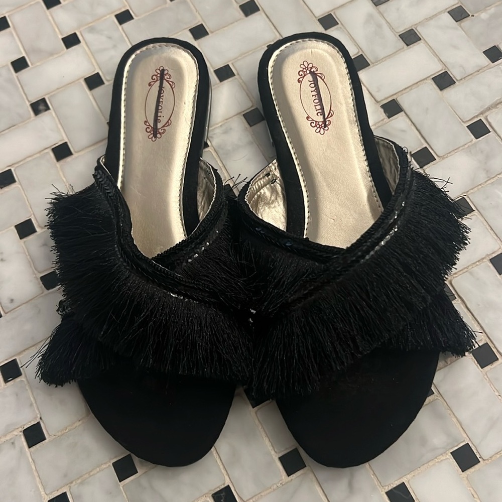 Black fringe sandals size 9 (fit like an 8 1/2)